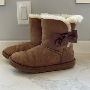 Girl's Ugg Daelynn Bow Genuine Shearling Boot